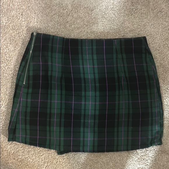 Plaid Green and Black Women's Skirt - Picture 3 of 3